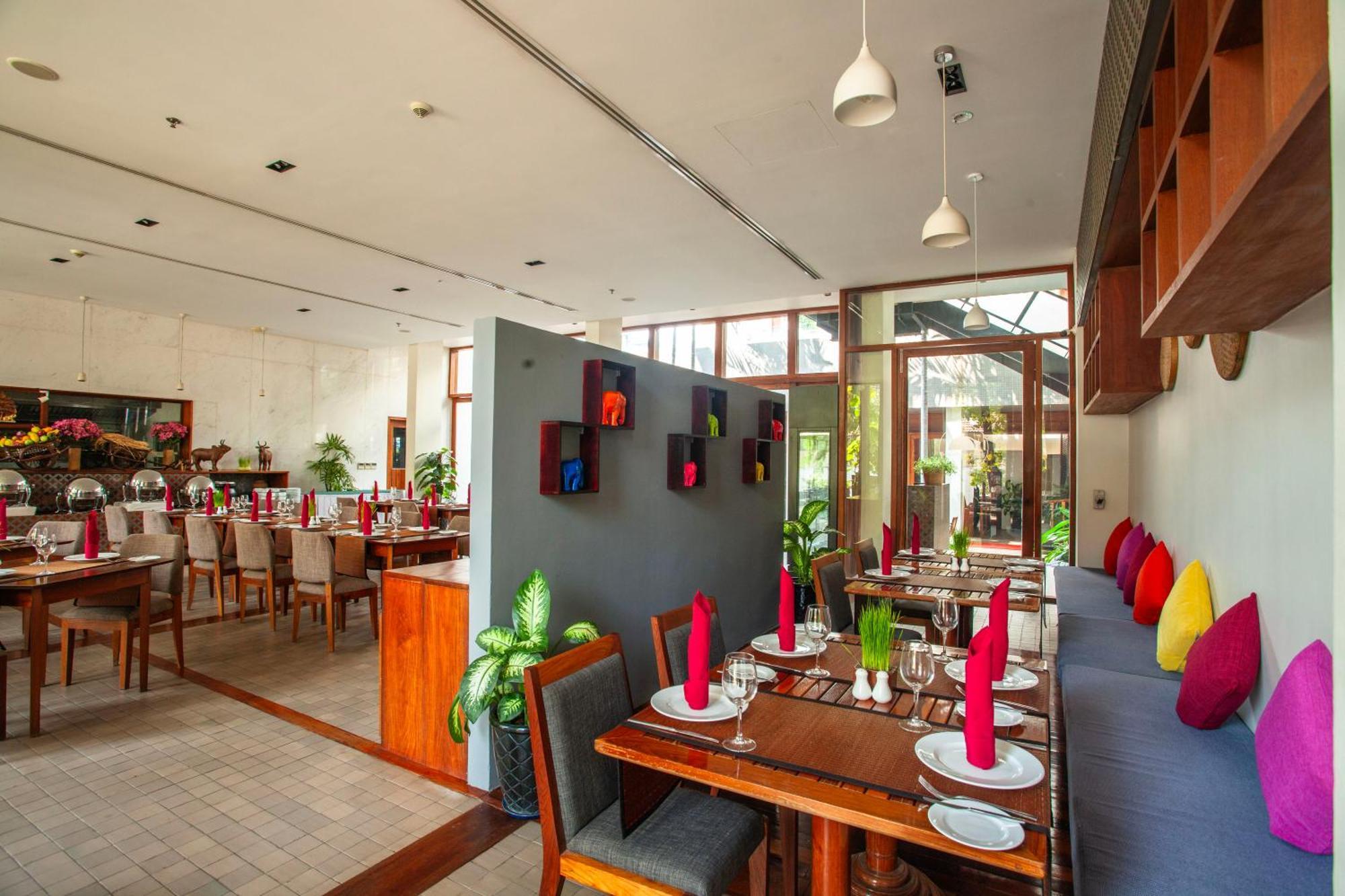 Hotel Somadevi 5*