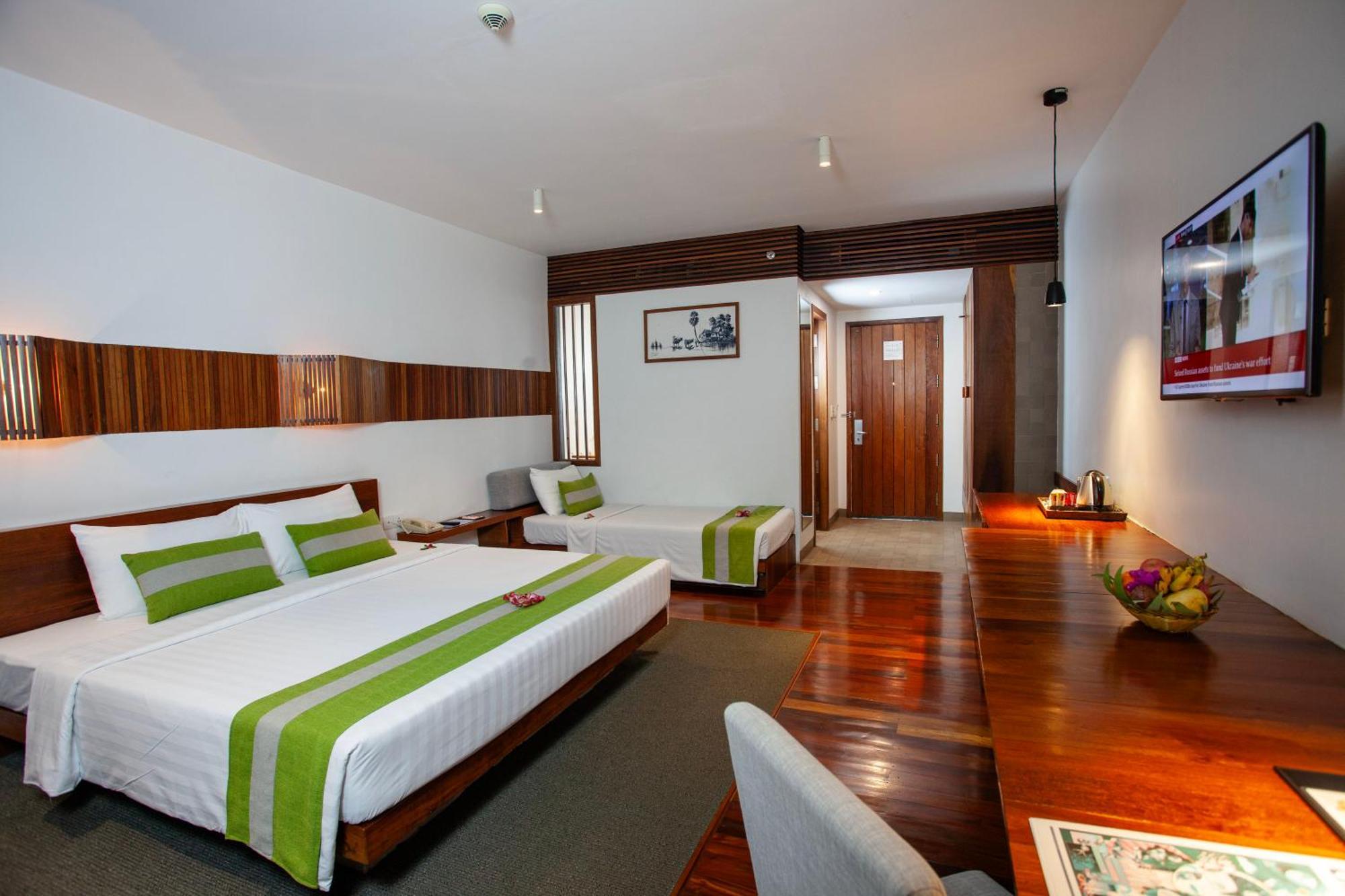 Hotel Somadevi 5*